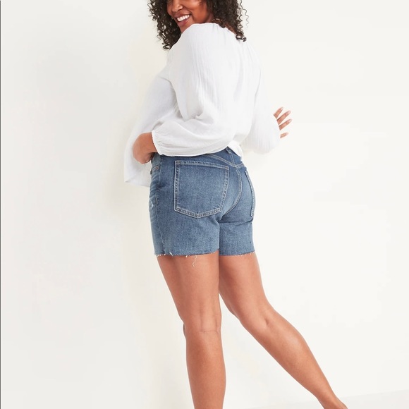 NWT Old Navy High Waist Cut Off Jean Shorts / Size 6 - Picture 2 of 6